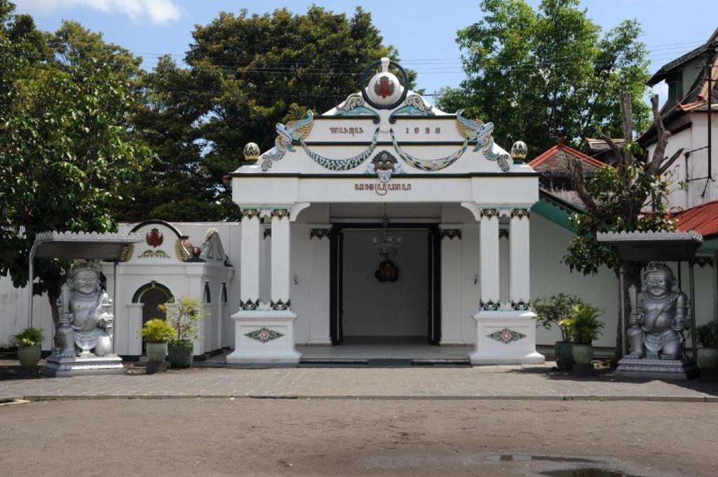 Forriz Hotel Yogyakarta Exterior photo